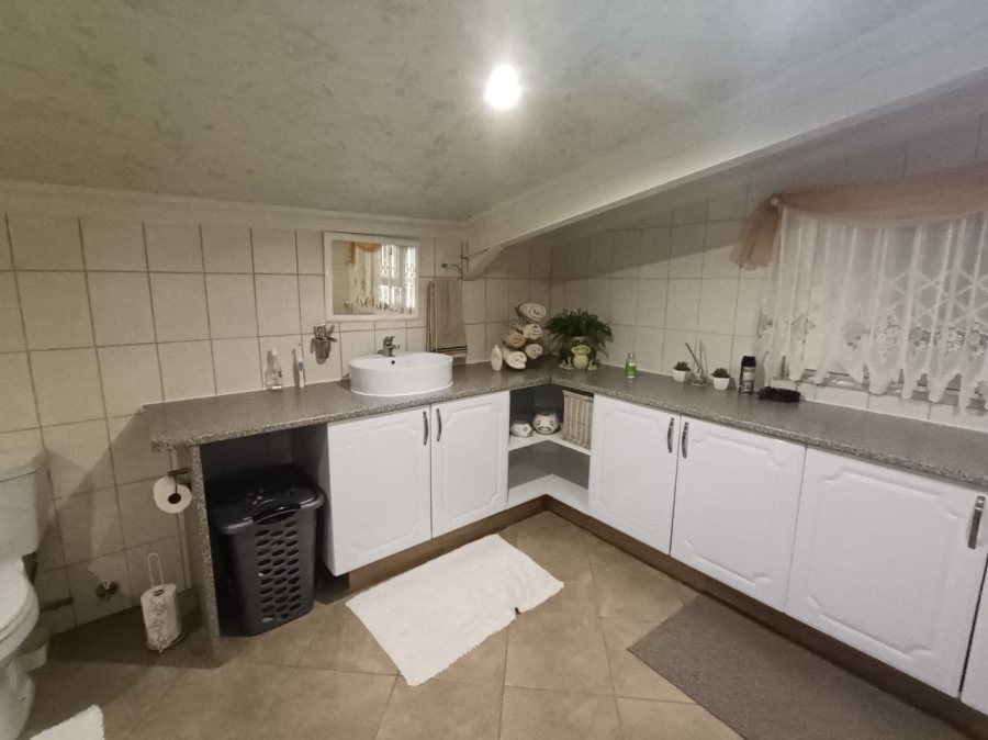 4 Bedroom Property for Sale in Mooinooi North West